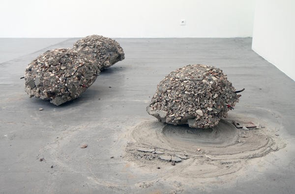 Vincent Ganivet, Concrete stones, 2010. Photo : Patrice Goasduff.
