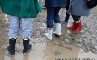 Les pieds dans la boue @ La route du Rock by Caro